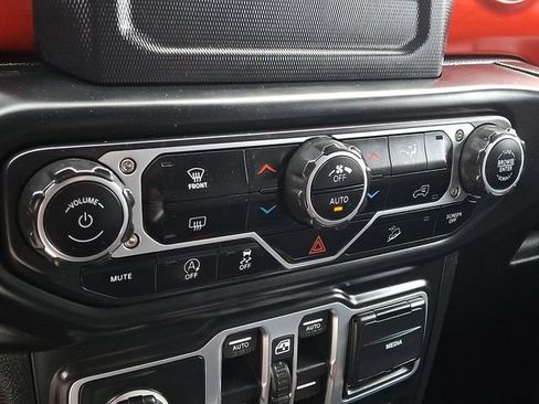 Used 2018 Jeep Wrangler Unlimited Rubicon AWD/4WD image 17