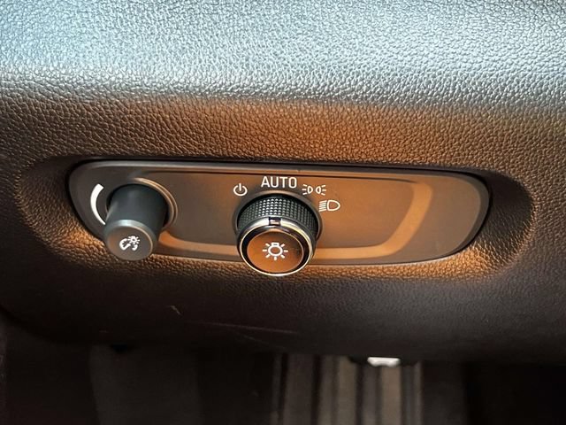 Certified 2023 Chevrolet Traverse LT FWD image 22