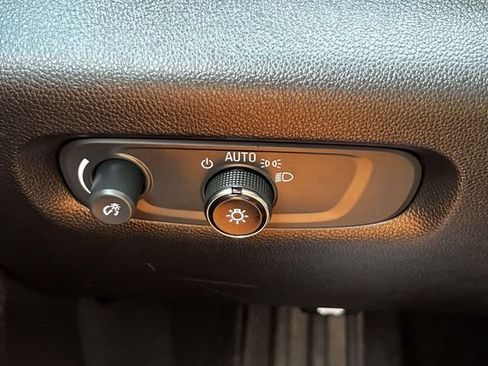 Certified 2023 Chevrolet Traverse LT FWD image 22