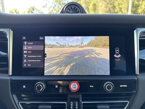 Used 2024 Porsche Macan image 21