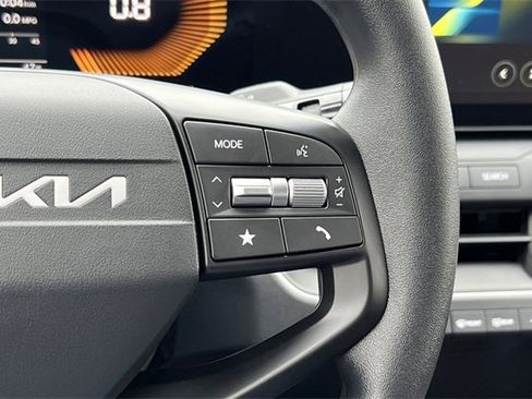 New 2025 Kia K4 LX image 27