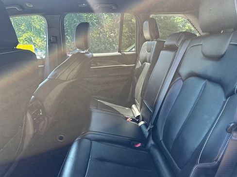 Used 2025 Jeep Grand Cherokee Limited AWD/4WD image 19