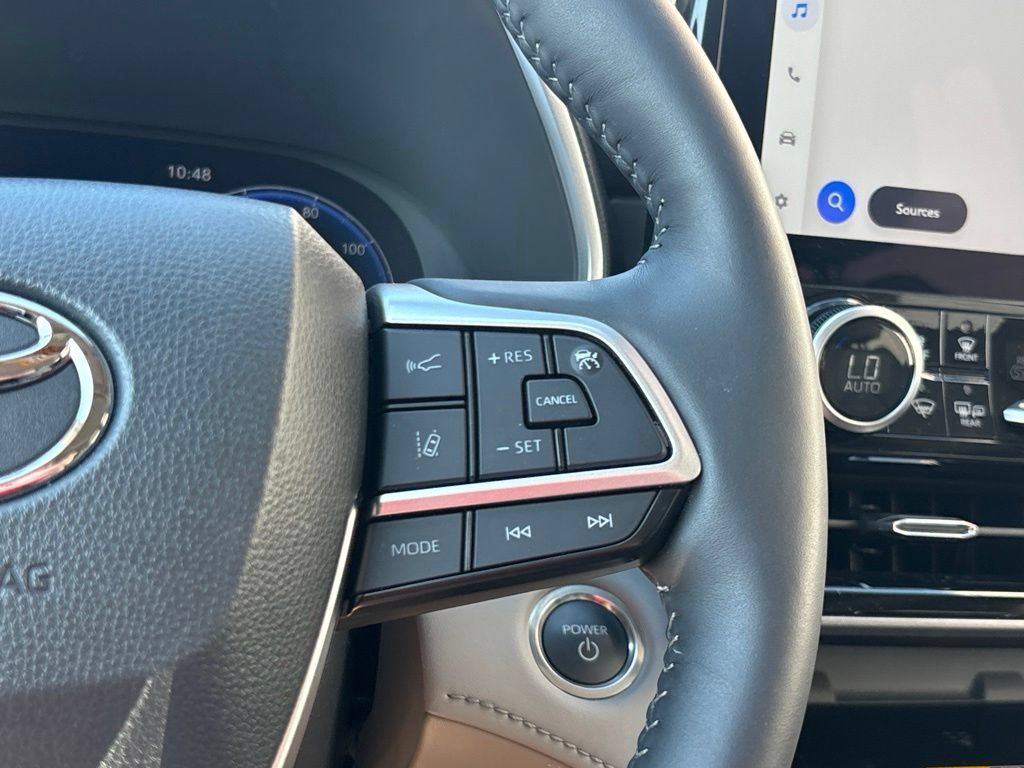 Used 2026 Toyota Highlander Limited AWD/4WD image 23