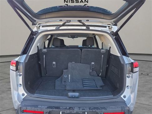 Certified 2025 Nissan Pathfinder SV image 31