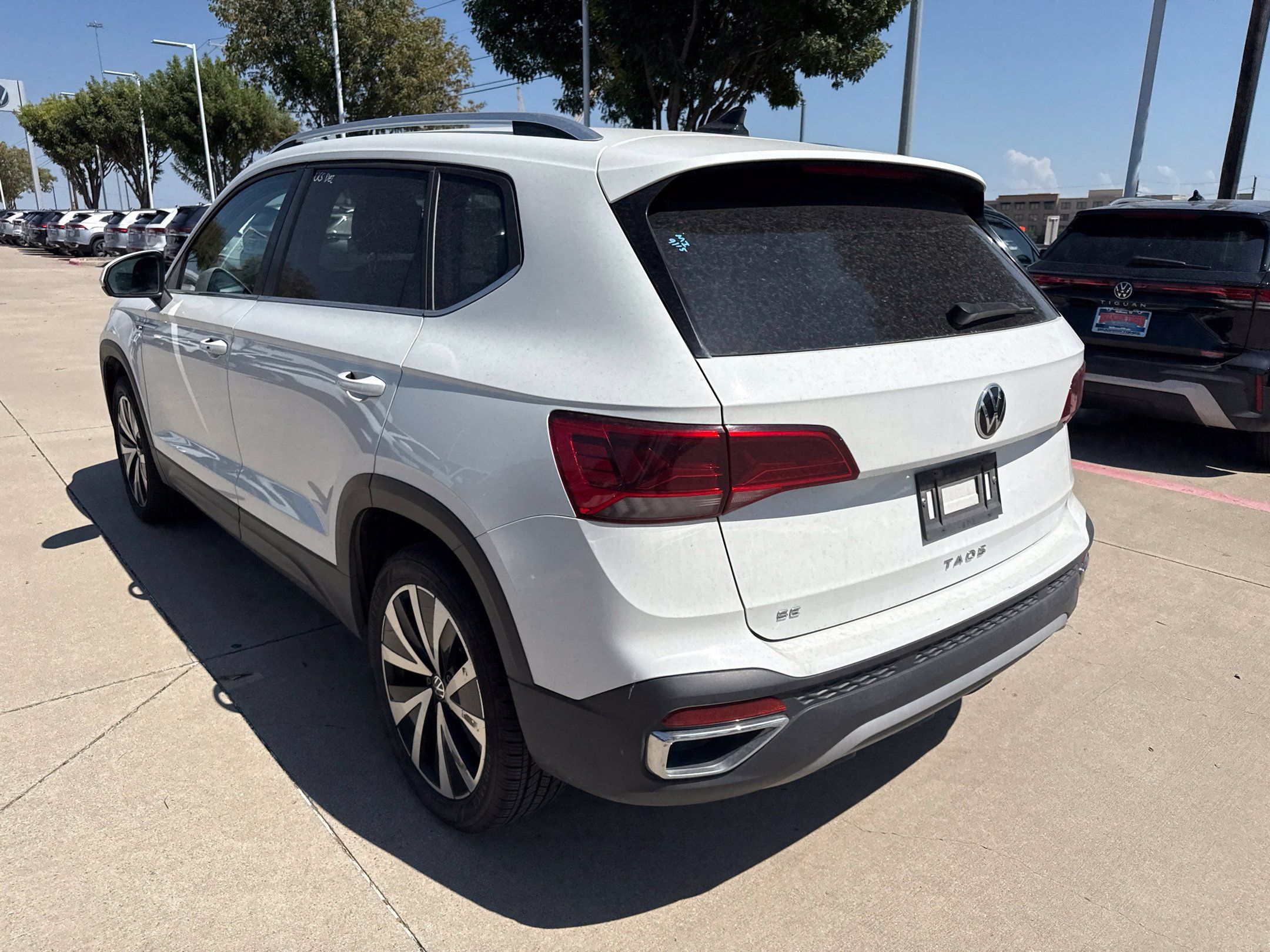 Used 2024 Volkswagen Taos SE FWD image 6
