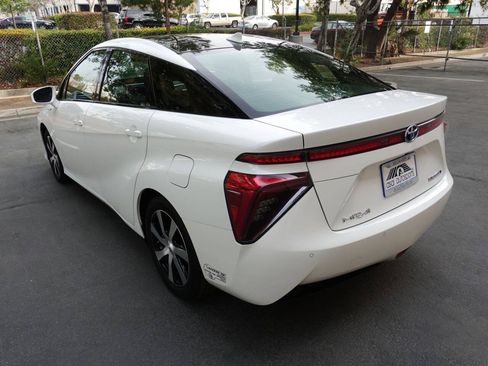 Used 2017 Toyota Mirai FWD image 13