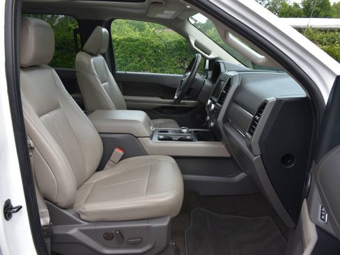 Used 2021 Ford Expedition XLT RWD image 8