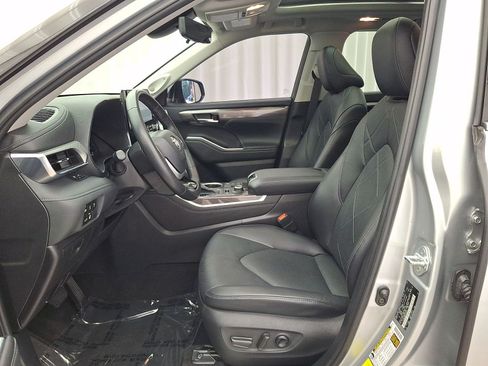 Used 2023 Toyota Highlander Platinum AWD/4WD image 14