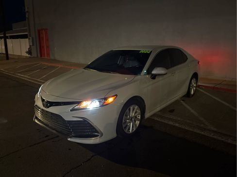 Used 2024 Toyota Camry LE image 3