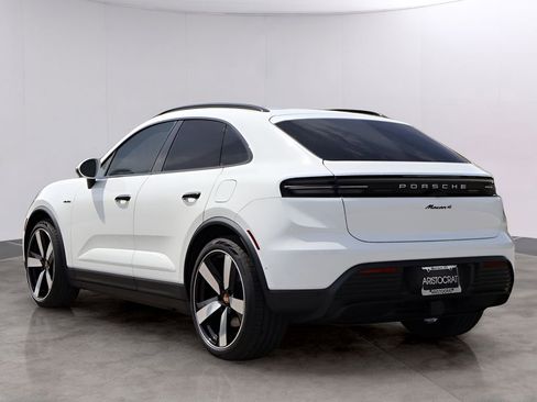 New 2026 Porsche Macan 4 Electric image 3