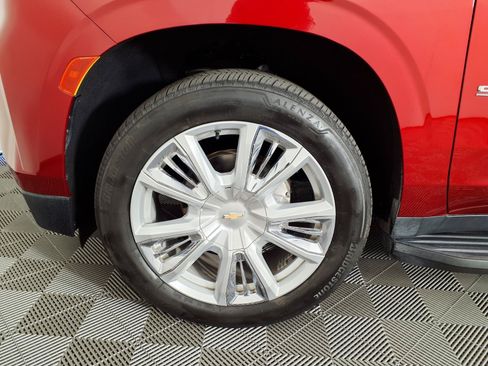 Used 2021 Chevrolet Suburban High Country RWD image 7