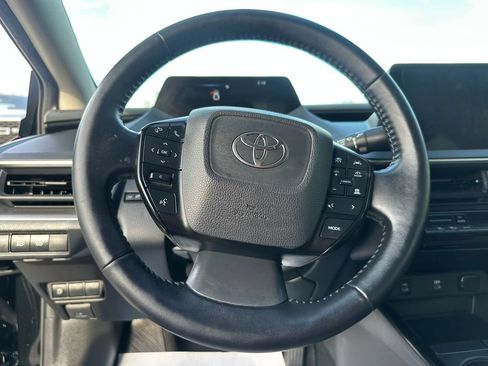 Used 2023 Toyota Prius LE FWD image 37