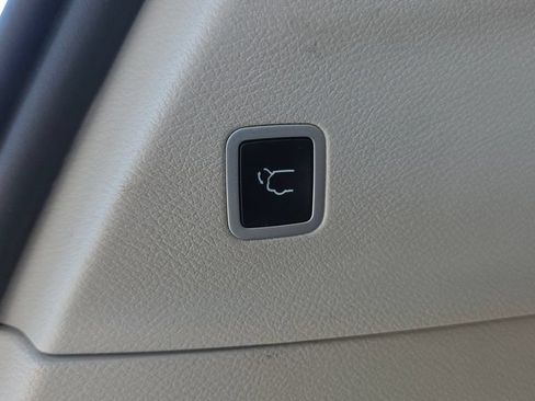 Certified 2024 Chrysler Pacifica Touring-L FWD image 19