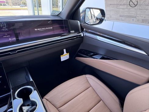 New 2026 Cadillac Escalade ESV Luxury w/ LPO, Radiant Package image 20