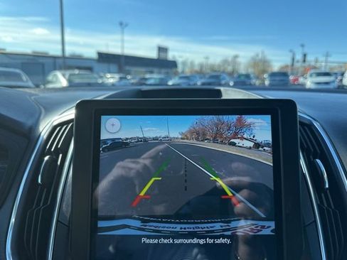 Used 2024 Ford Edge Titanium image 19