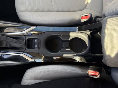 Used 2022 Toyota Corolla LE image 29