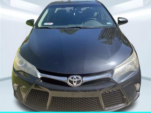 Used 2017 Toyota Camry SE FWD image 2