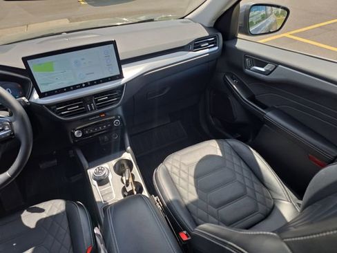 Certified 2024 Ford Escape Platinum w/ Premium Technology Package AWD/4WD image 32