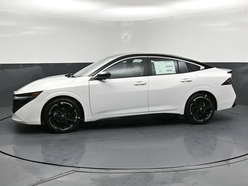 New 2026 Nissan Sentra SR w/ SR Premium Package FWD image 2