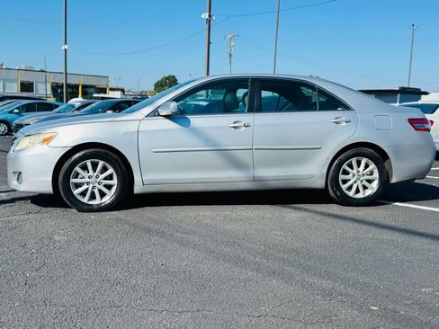 Used 2011 Toyota Camry XLE w/ SE/XLE Extra-Value Pkg FWD image 2