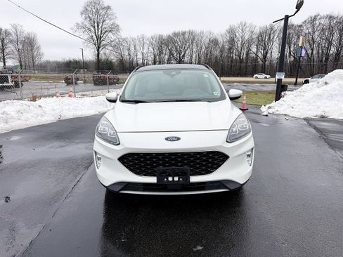 Used 2020 Ford Escape Titanium image 4