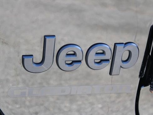 Used 2021 Jeep Gladiator Overland AWD/4WD image 11