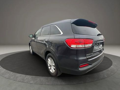 Used 2018 Kia Sorento LX image 7