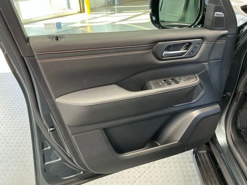 Used 2025 Nissan Armada PRO-4X AWD/4WD image 40