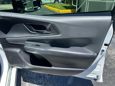 Used 2024 Toyota Prius LE FWD image 31