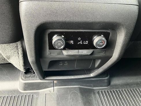 Used 2026 Chevrolet Traverse LT w/ LPO, Floor Liner Package AWD/4WD image 32