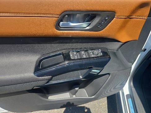 New 2026 Nissan Pathfinder Platinum AWD/4WD image 13
