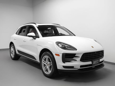 Certified 2021 Porsche Macan S image 10