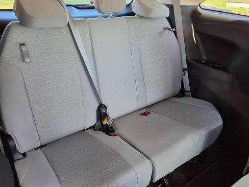 Certified 2025 Toyota Sienna LE image 21