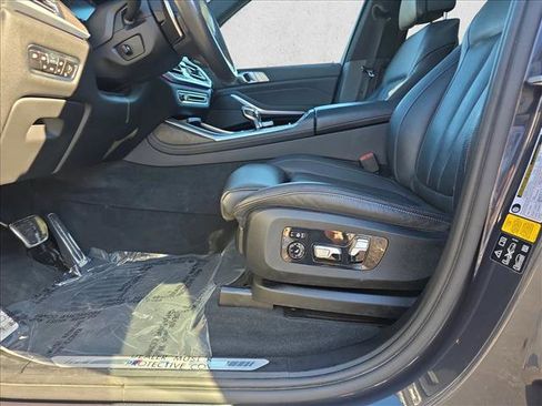 Used 2021 BMW X7 M50i w/ Dynamic Handling Package image 28