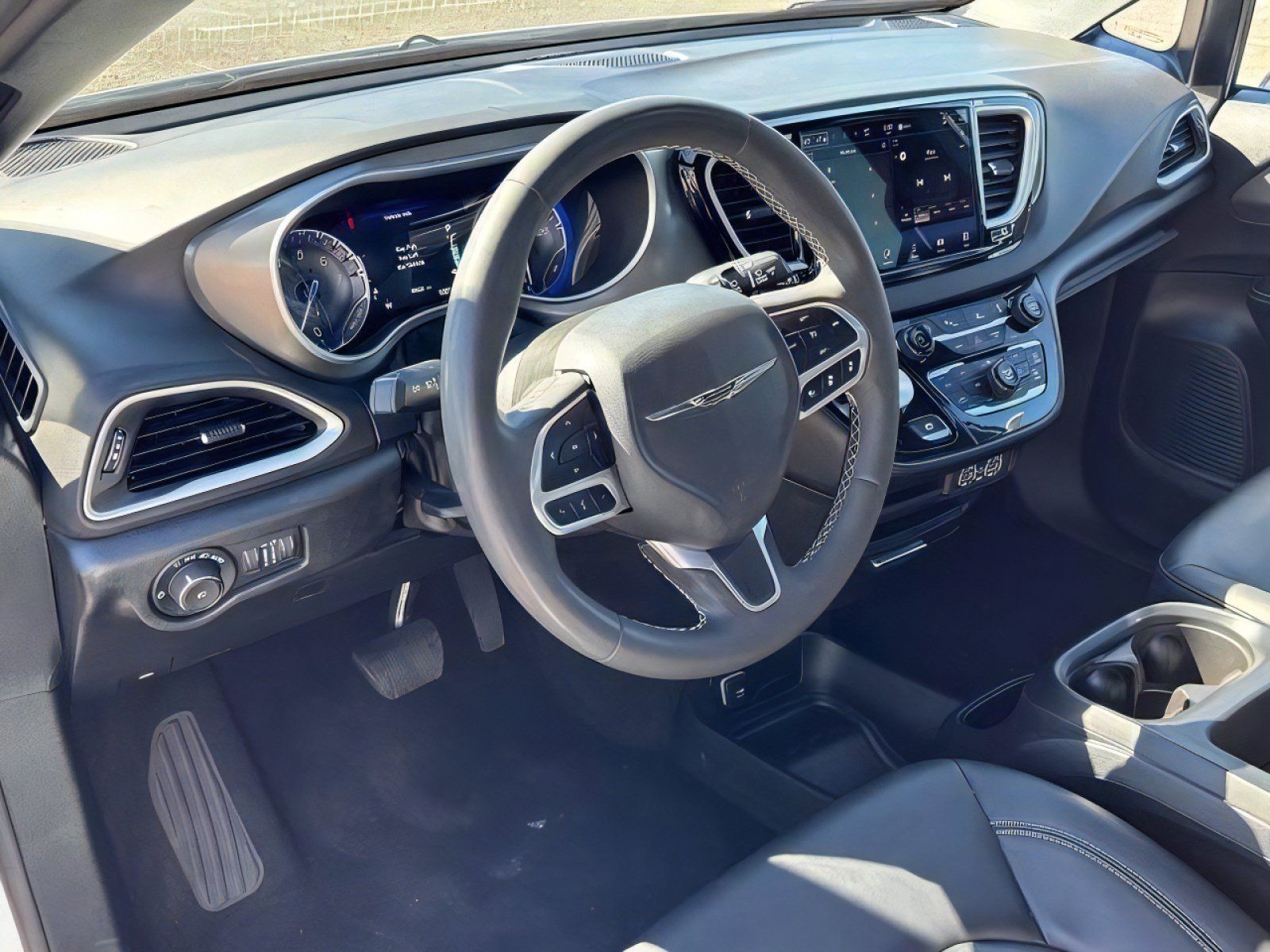 Used 2025 Chrysler Pacifica Select FWD image 20