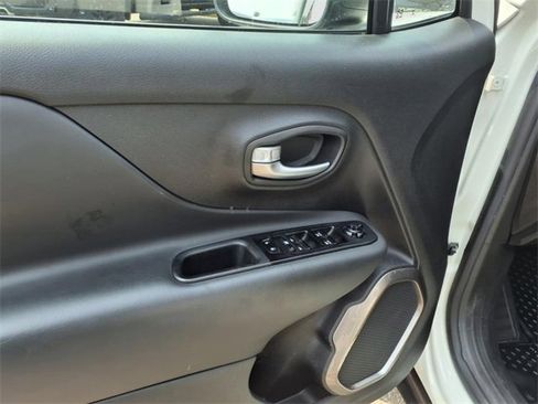 Used 2022 Jeep Renegade Latitude w/ Convenience Group image 10