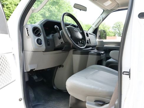 Used 2014 Ford E-350 and Econoline 350 XL w/ Power Windows & Locks Group RWD image 16