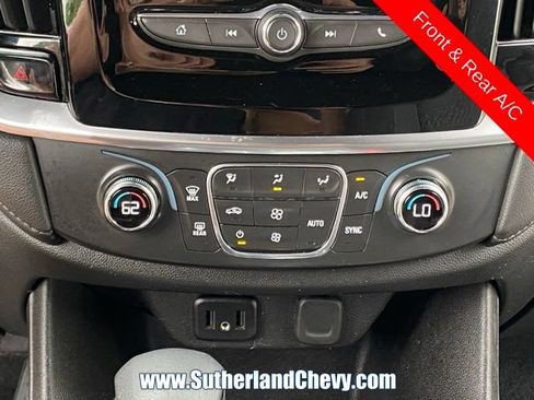 Used 2023 Chevrolet Traverse LT FWD image 30