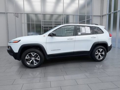 Used 2017 Jeep Cherokee Trailhawk AWD/4WD image 5