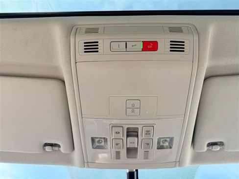 Used 2021 Volkswagen Tiguan S FWD image 15