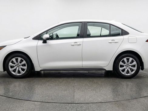 Used 2025 Toyota Corolla LE FWD image 5