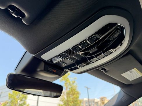 Used 2025 Porsche Macan image 17