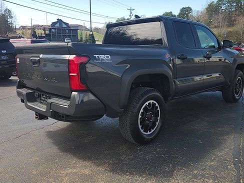 Used 2025 Toyota Tacoma TRD Off-Road image 14