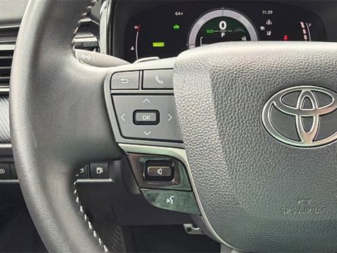 Used 2025 Toyota Camry SE image 25