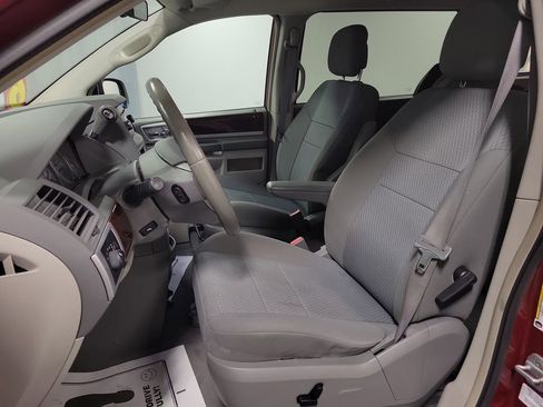 Used 2010 Chrysler Town & Country Touring image 13