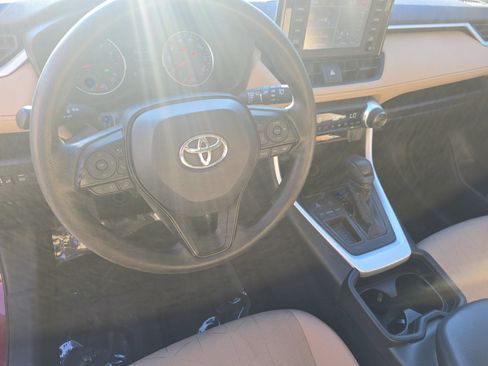Used 2019 Toyota RAV4 XLE FWD image 17