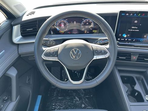 New 2025 Volkswagen Tiguan SE FWD image 12