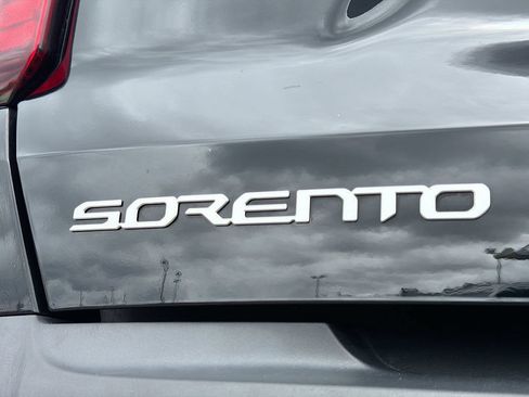 Used 2023 Kia Sorento LX FWD image 11