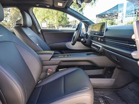 Used 2024 Hyundai Ioniq 6 Limited image 18