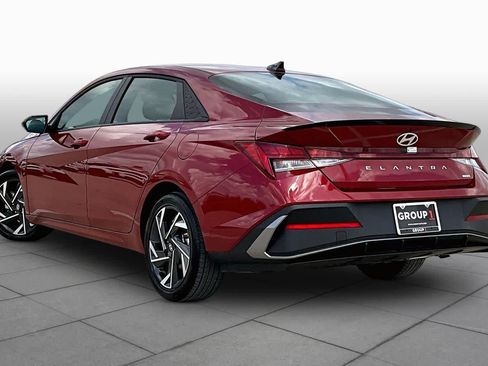 Used 2025 Hyundai Elantra SEL FWD image 12